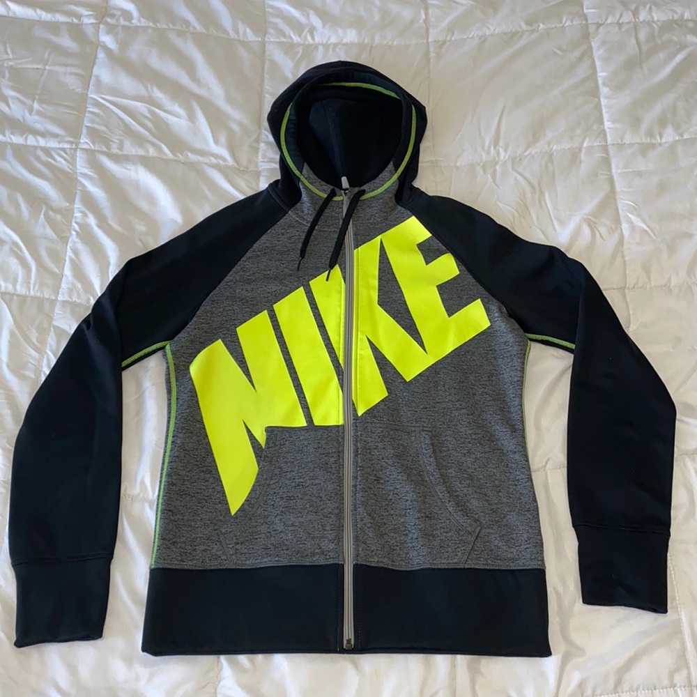 Nike zip up therma-fit jacket - Picture 2 of 9